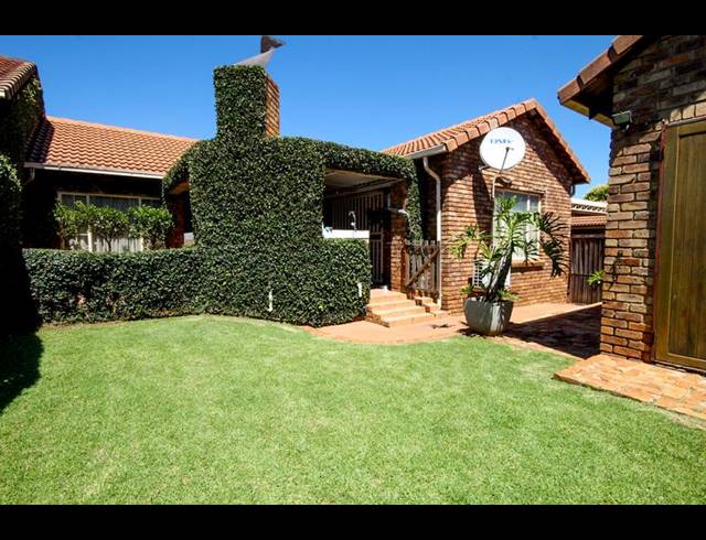 3 BEDROOM TOWNHOUSE FOR SALE IN ELDORAIGNE